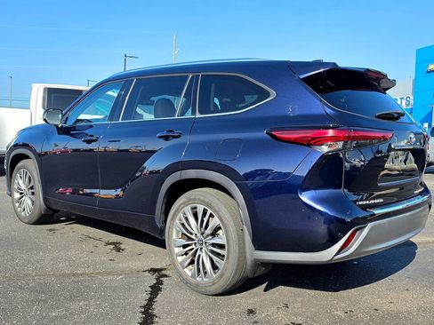 Used 2021 Toyota Highlander Platinum AWD/4WD image 4