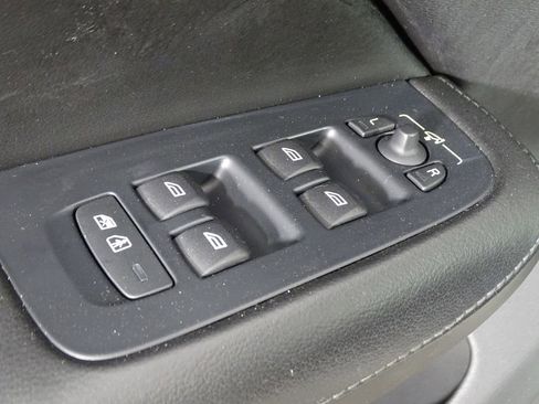 Used 2019 Volvo S60 T5 Momentum w/ Multimedia Package image 18