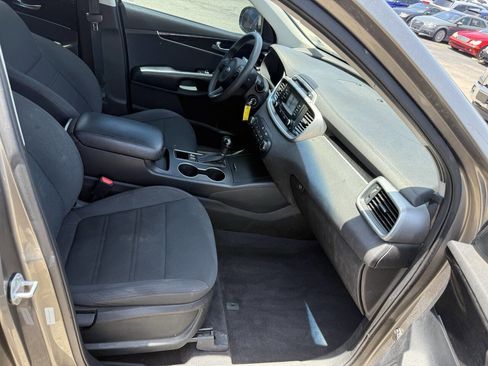 Used 2016 Kia Sorento FWD image 14