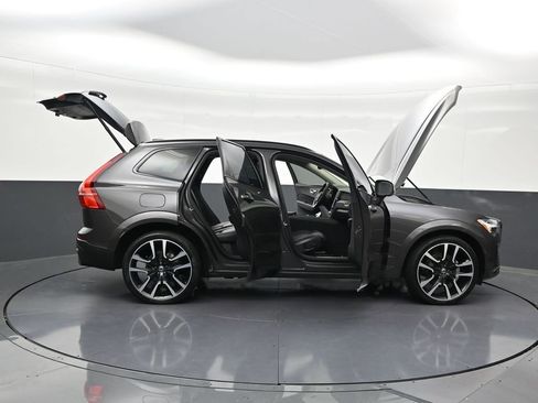 Used 2024 Volvo XC60 B5 Ultimate AWD/4WD image 32
