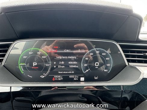 Used 2023 Audi e-tron Prestige w/ Prestige Package image 5