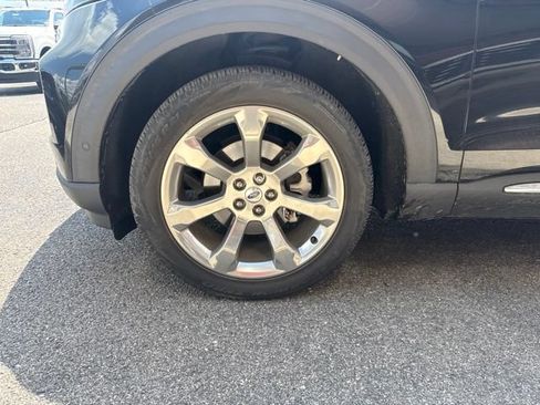 Used 2020 Ford Explorer Platinum w/ Premium Technology Package AWD/4WD image 3
