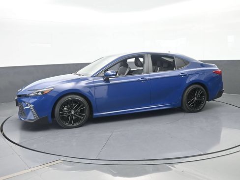 Used 2025 Toyota Camry SE FWD image 2