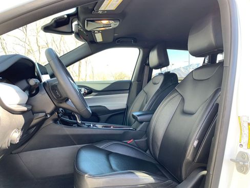 Used 2025 Jeep Compass Limited image 28