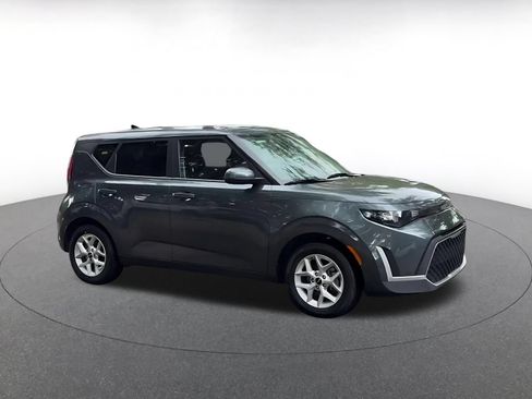 Used 2025 Kia Soul LX w/ LX Technology Package FWD image 2