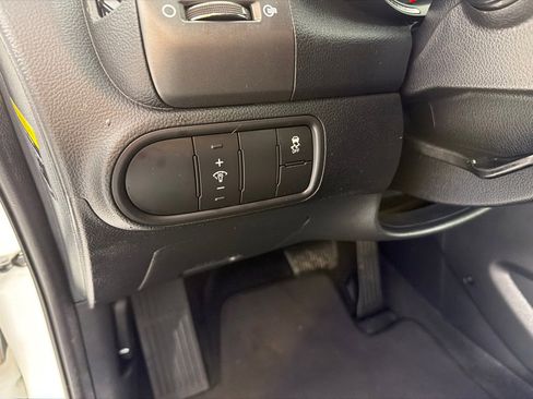 Used 2017 Kia Forte LX image 12