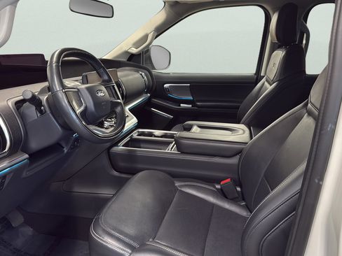 Certified 2025 Ford Expedition Platinum w/ Driver's Package AWD/4WD image 10