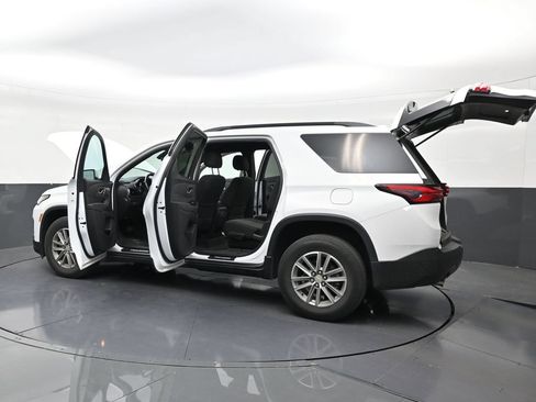 Used 2023 Chevrolet Traverse LT FWD image 31