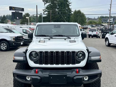 Used 2025 Jeep Wrangler Unlimited Rubicon image 2