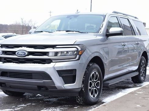 Used 2023 Ford Expedition Max XLT image 12