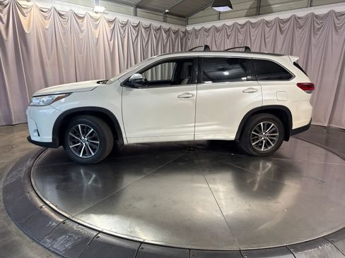 Used 2017 Toyota Highlander XLE AWD/4WD image 6