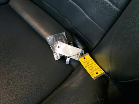Used 2022 Toyota Highlander XLE AWD/4WD image 14