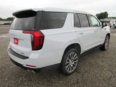 New 2026 GMC Yukon Denali w/ Denali Reserve Package AWD/4WD image 4