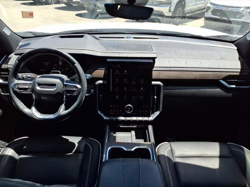 Used 2025 GMC Acadia Denali w/ Super Cruise Package FWD image 12
