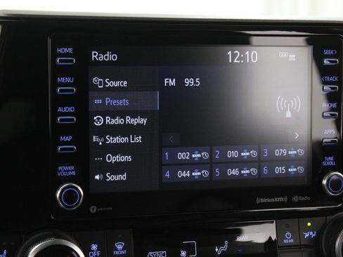 Used 2021 Toyota Highlander XLE image 11