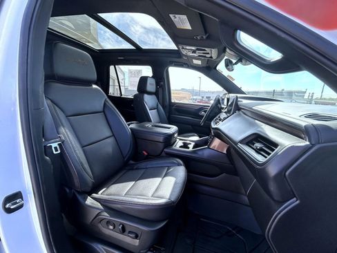 Used 2024 Chevrolet Tahoe High Country AWD/4WD image 15