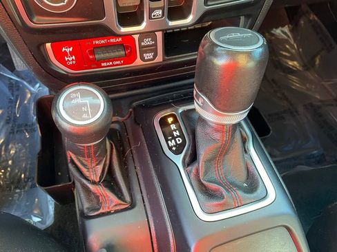 Used 2022 Jeep Gladiator Rubicon AWD/4WD image 24