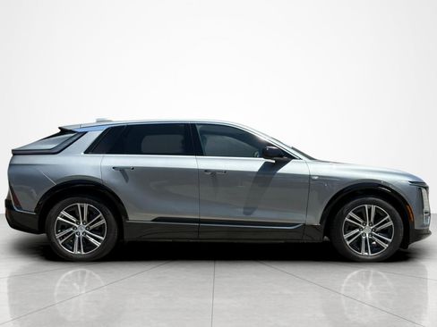 Used 2024 Cadillac Lyriq Luxury AWD/4WD image 6