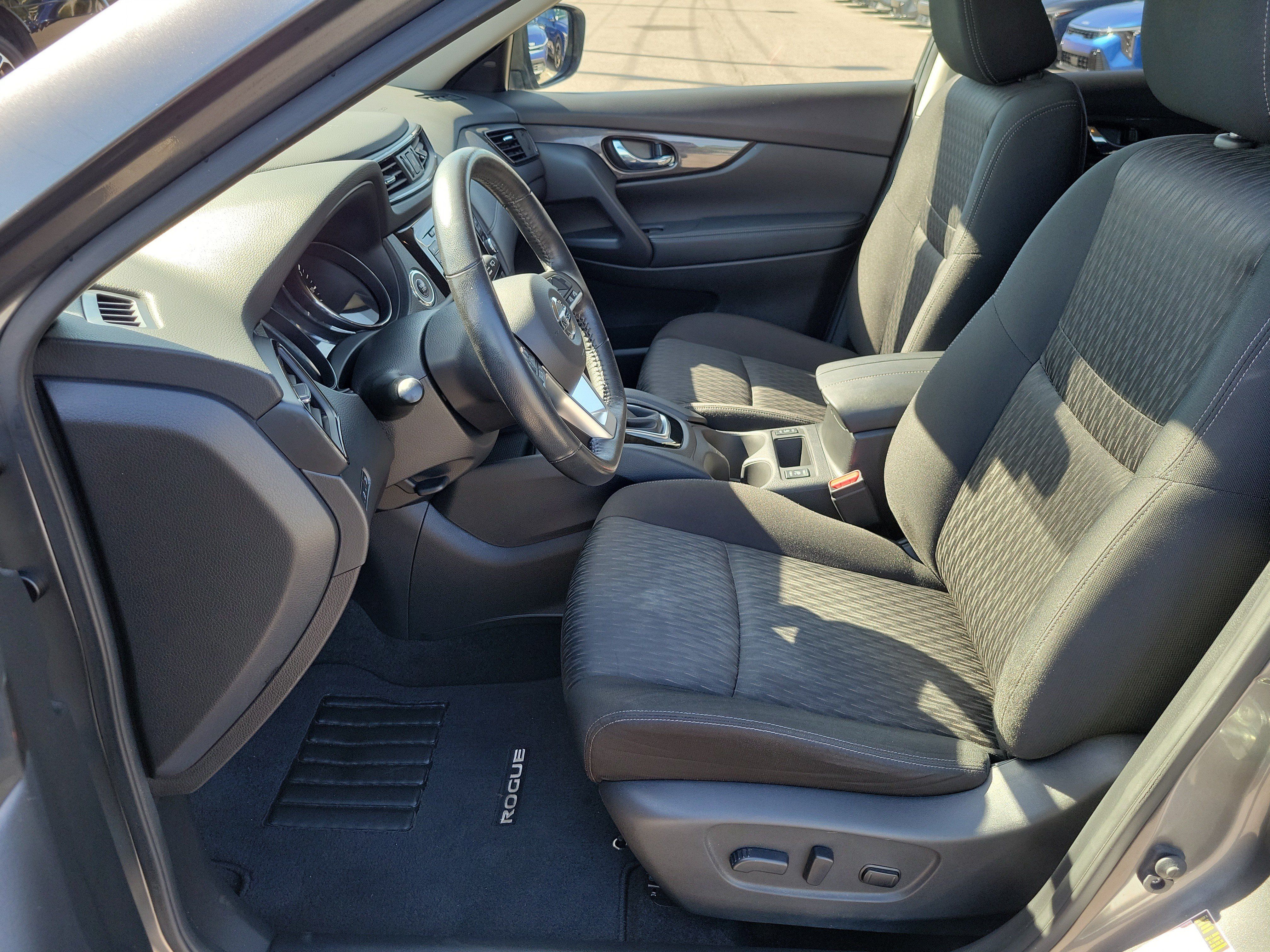 Used 2019 Nissan Rogue SV AWD/4WD image 21