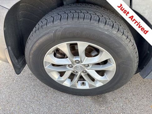 Used 2019 Hyundai Santa Fe SE image 14