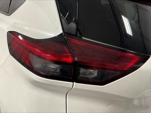 Certified 2021 Nissan Rogue SV image 33