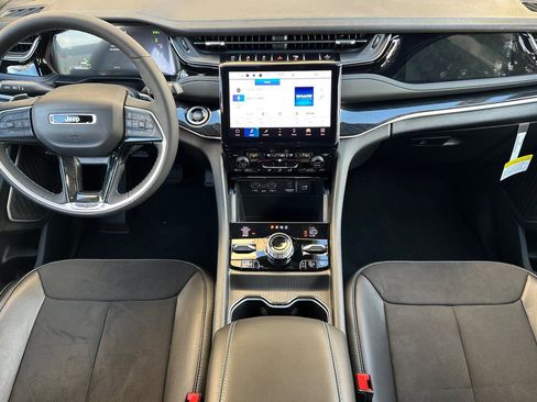New 2023 Jeep Grand Cherokee Trailhawk w/ Advanced Protech Group II AWD/4WD image 12