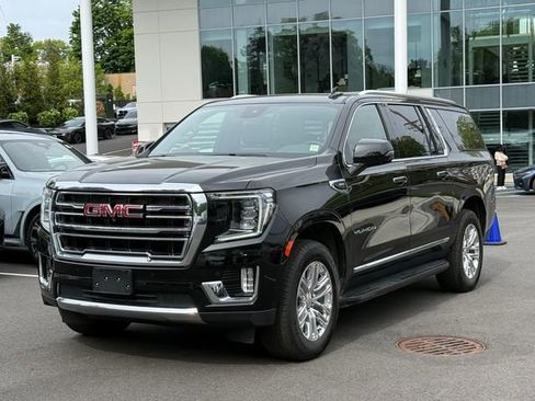 Used 2024 GMC Yukon XL SLT w/ SLT Premium Package AWD/4WD image 2
