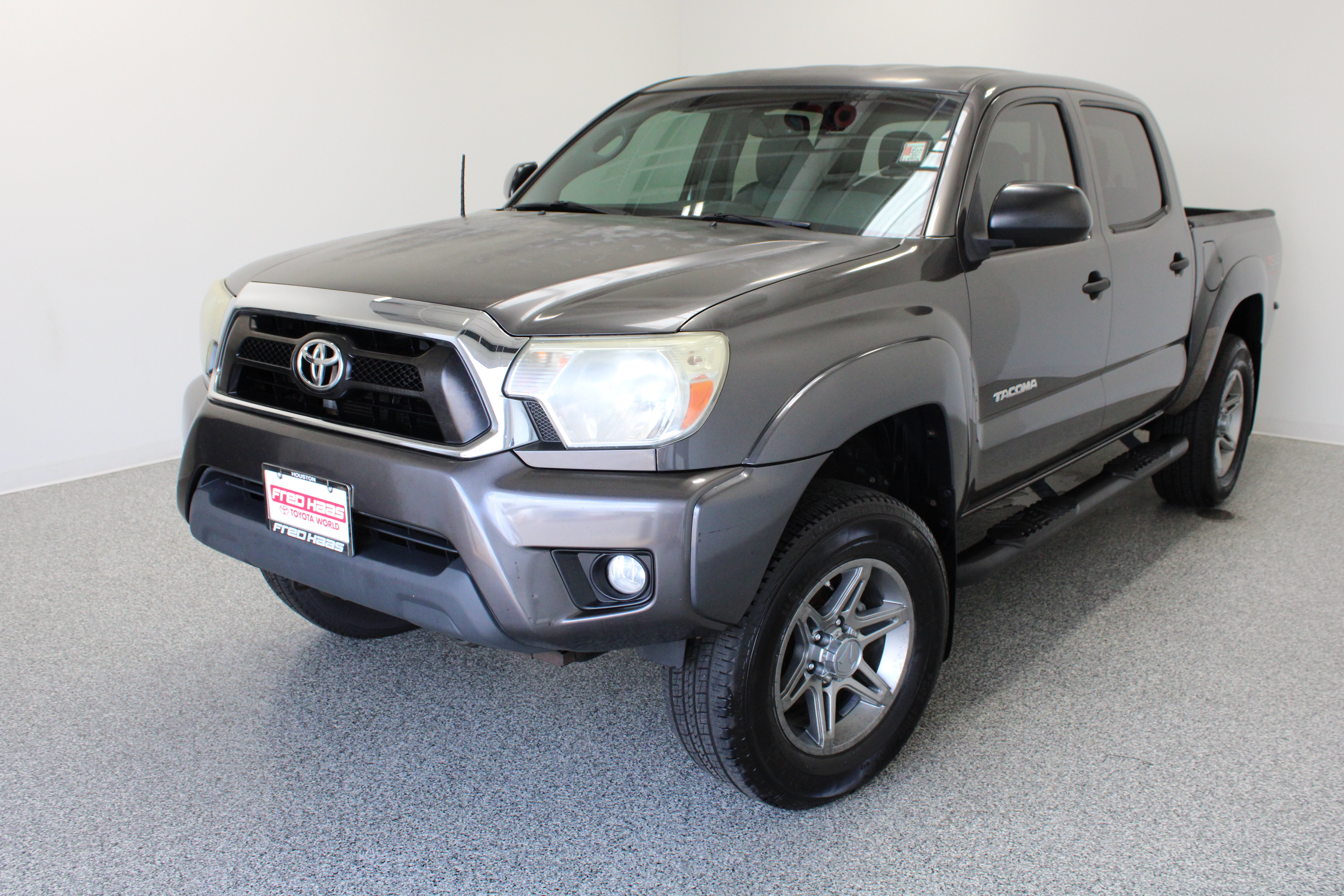 Used 2013 Toyota Tacoma 4x4 Double Cab w/ SR5 Pkg image 2