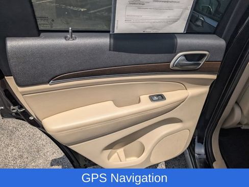 Used 2017 Jeep Grand Cherokee Limited w/ Luxury Group II AWD/4WD image 11