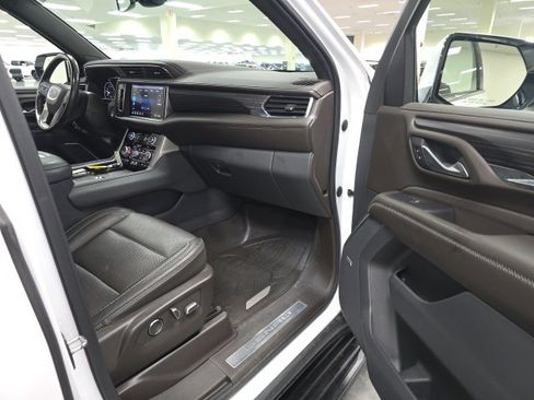 Used 2021 GMC Yukon XL Denali image 5