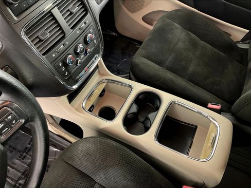 Used 2015 Dodge Grand Caravan SXT FWD image 16