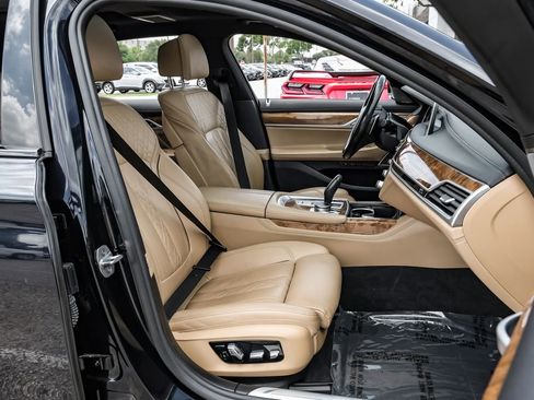 Used 2019 BMW 750i xDrive w/ M Sport Package AWD/4WD image 41