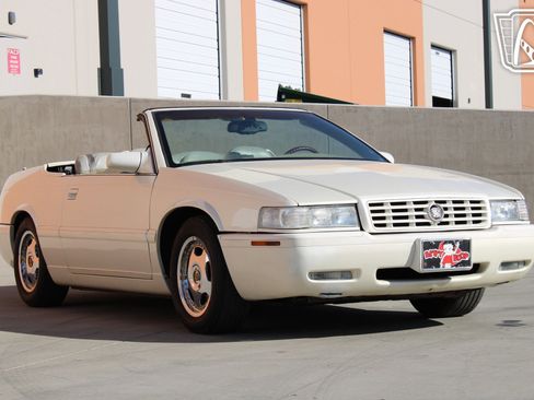 Used 2002 Cadillac Eldorado Touring w/ Preffered Equipment Group image 37