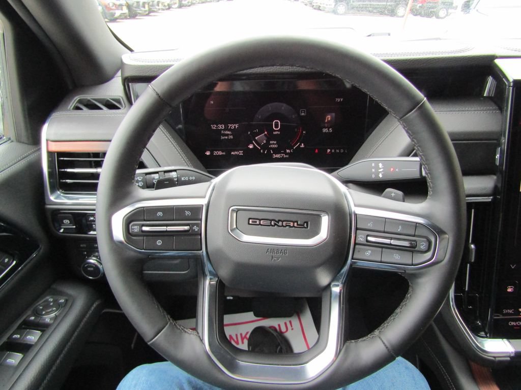 Used 2025 GMC Yukon Denali AWD/4WD image 28