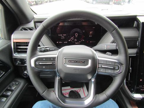 Used 2025 GMC Yukon Denali AWD/4WD image 28