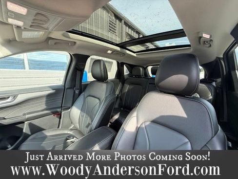 Used 2025 Ford Escape SE w/ PHEV Premium Package FWD image 6