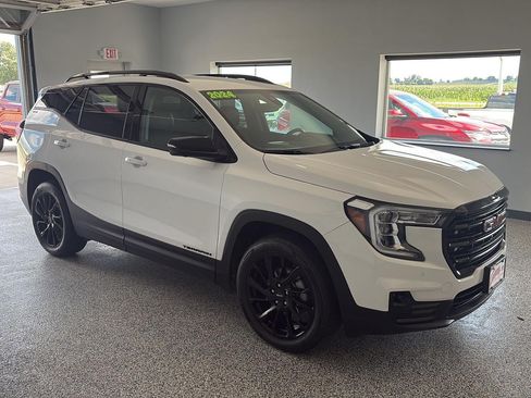 Used 2024 GMC Terrain SLT w/ Infotainment Package II AWD/4WD image 5