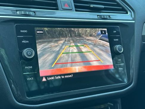 Used 2018 Volkswagen Tiguan SE w/ Panoramic Sunroof Package image 22