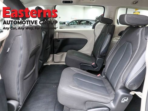 Used 2023 Chrysler Voyager LX image 21