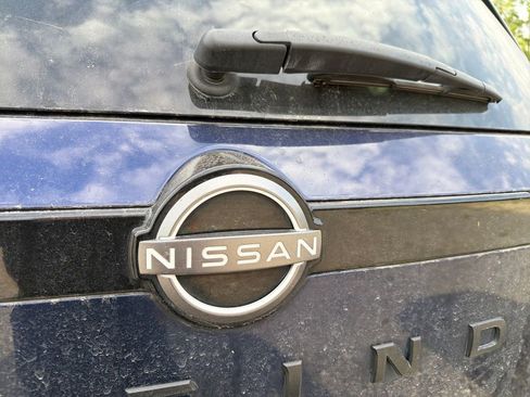 Used 2022 Nissan Pathfinder SV w/ SV Black Package FWD image 17