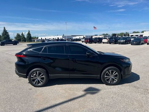 Used 2022 Toyota Venza LE AWD/4WD image 4