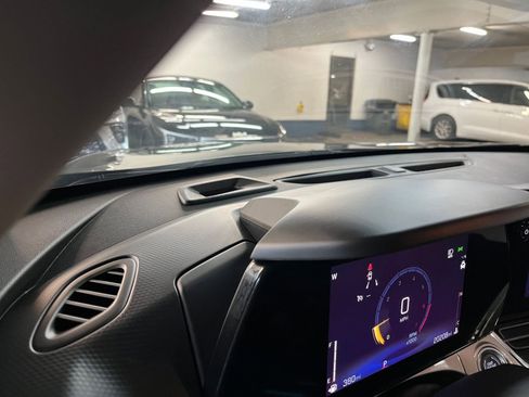 Used 2025 Chevrolet Trax LT image 34