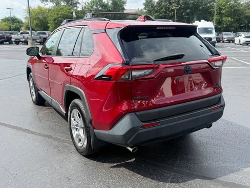 Used 2022 Toyota RAV4 LE AWD/4WD image 6