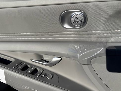 New 2026 Hyundai Elantra SEL Sport FWD image 30