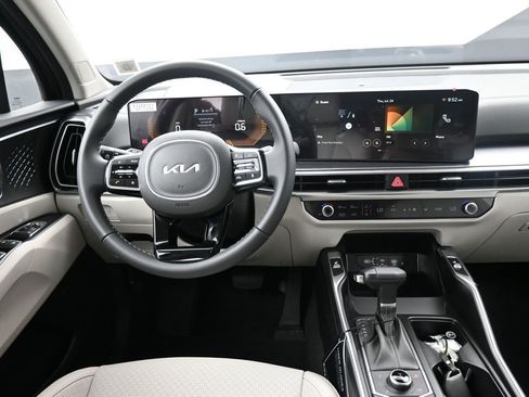 New 2025 Kia Sorento S image 19