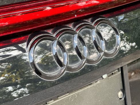 Used 2022 Audi Q8 Prestige w/ Prestige Package AWD/4WD image 18