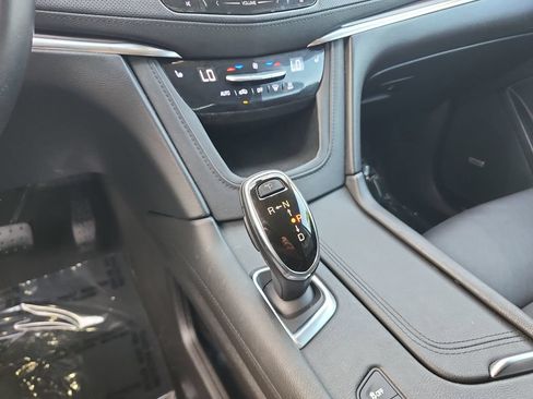 Used 2019 Cadillac XT5 Luxury w/ LPO, Black Ice Package AWD/4WD image 29