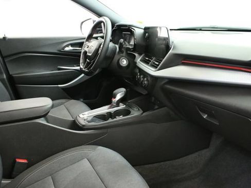 Certified 2025 Chevrolet Trax RS w/ Driver Confidence Package FWD image 27