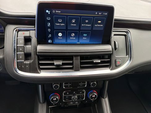 Used 2023 Chevrolet Suburban LT w/ Luxury Package image 19