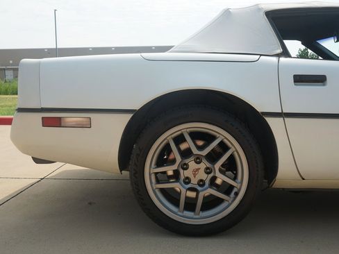 Used 1989 Chevrolet Corvette Convertible image 40
